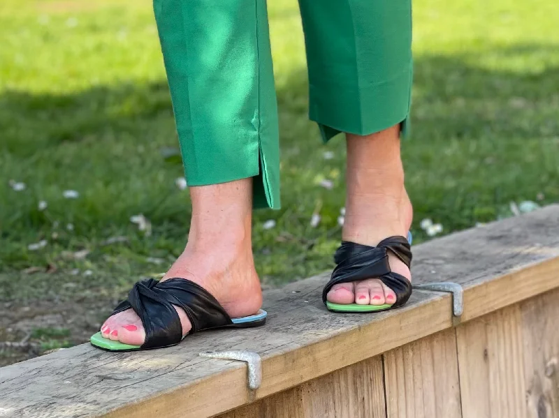 Anti - Slip Women's Sandals with a Grooved Sole in Green for Outdoor AdventuresCarrano Ember available in 2 colours