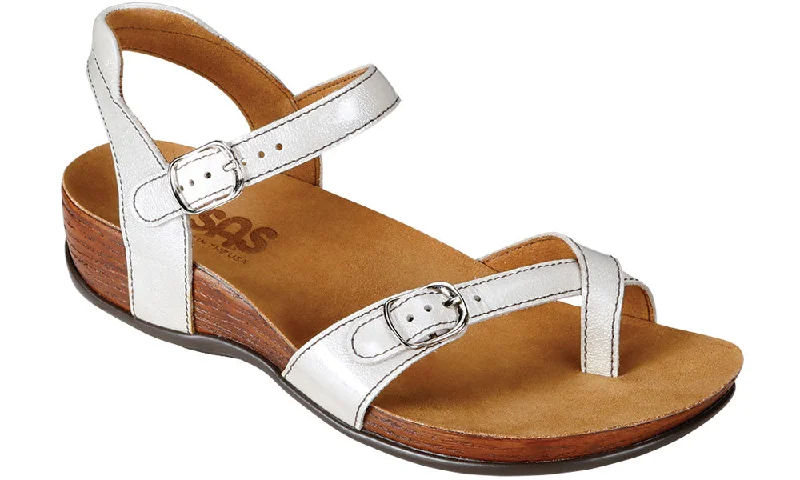 Child - Friendly Women's Sandals with a Secure Buckle in Purple for Moms on the GoSAS Pampa