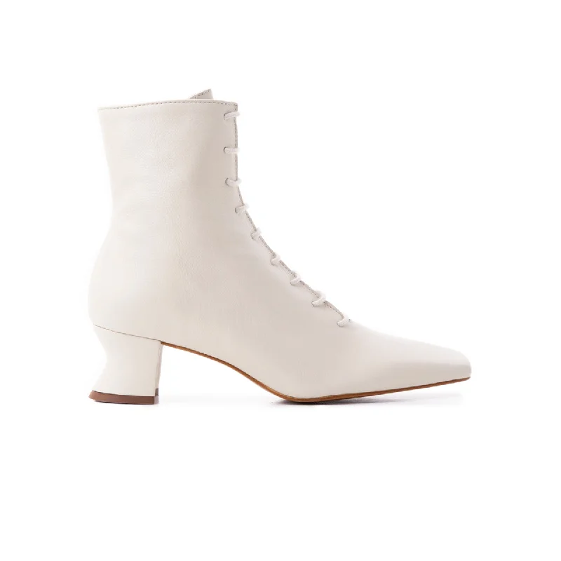 women's ankle boots with pointed toeTrafalgar Off White Leather