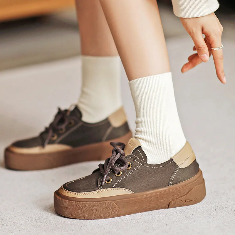 Women's casual shoes in beige for a neutral optionWomen Retro Patchwork Leather Flat Casual Shoes