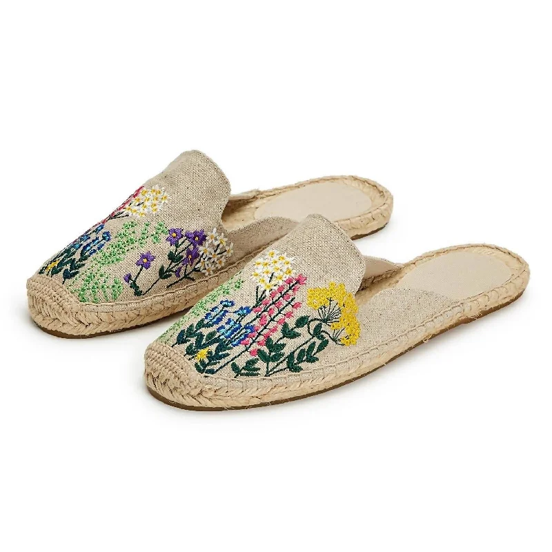 Retro - inspired women's espadrillesWomen's Embroidered Floral Espadrilles In Natural