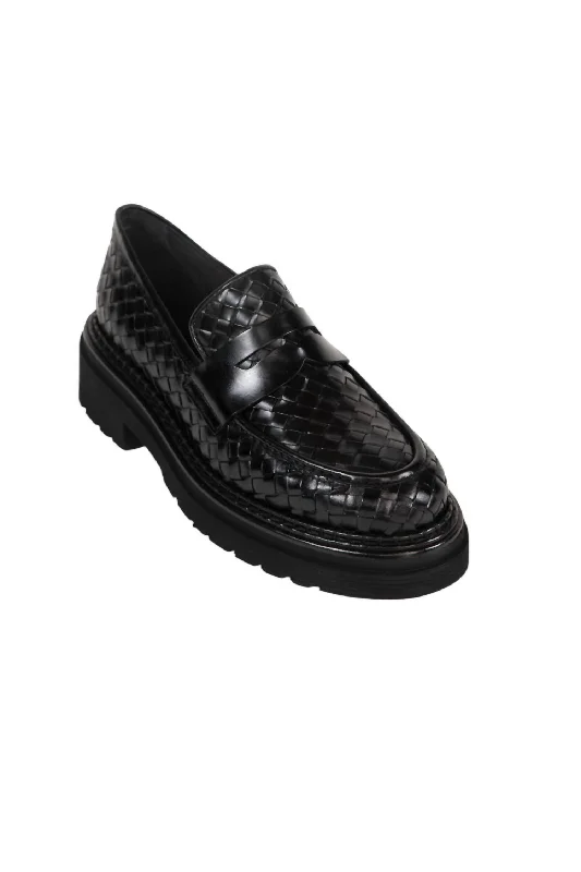 Women's espadrilles for a casual picnicWomen's Siena Sierra Shoes In Black